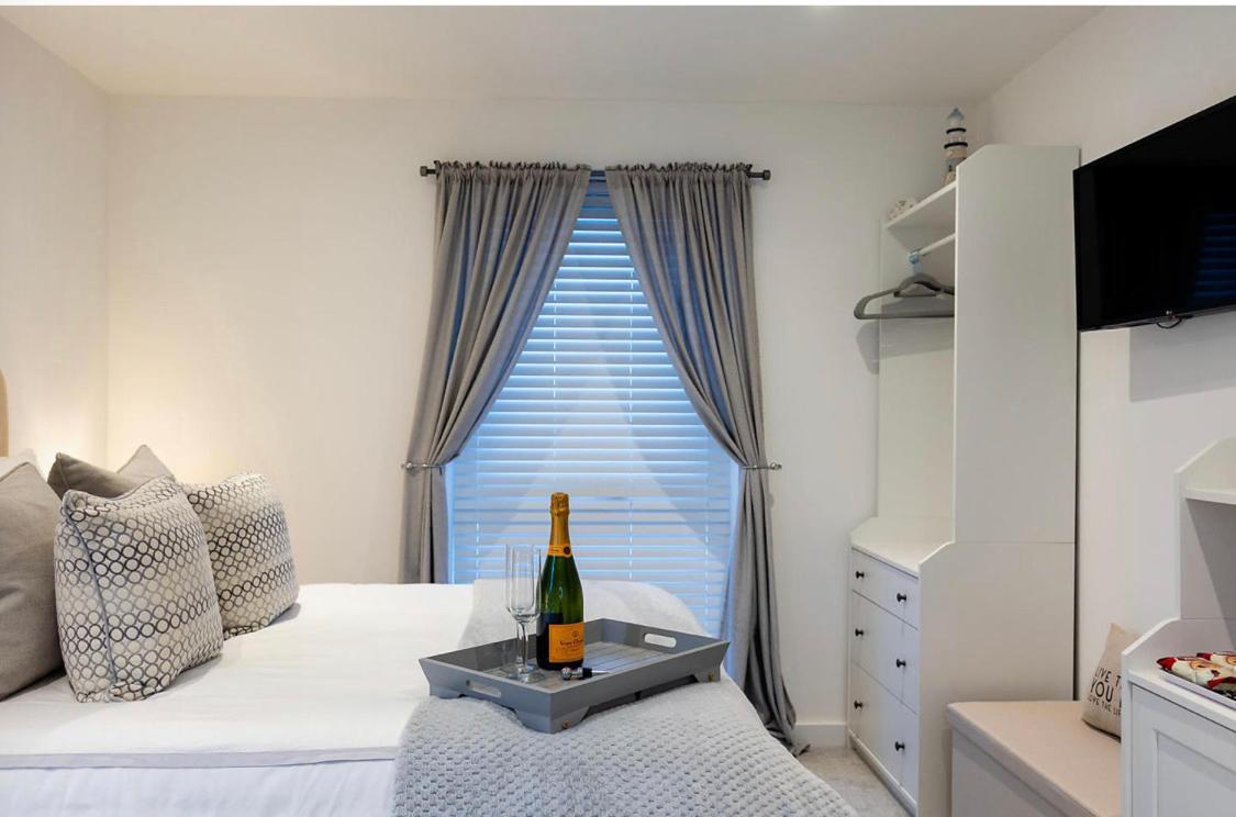 Sea Esta Guesthouse Мъдифърд Екстериор снимка